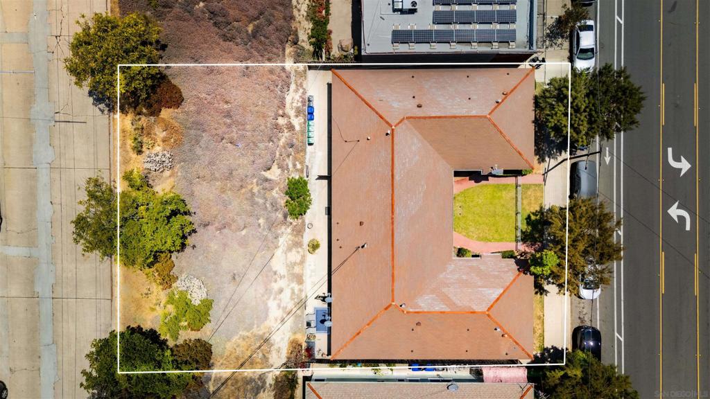 MLS #250032032SD img 2