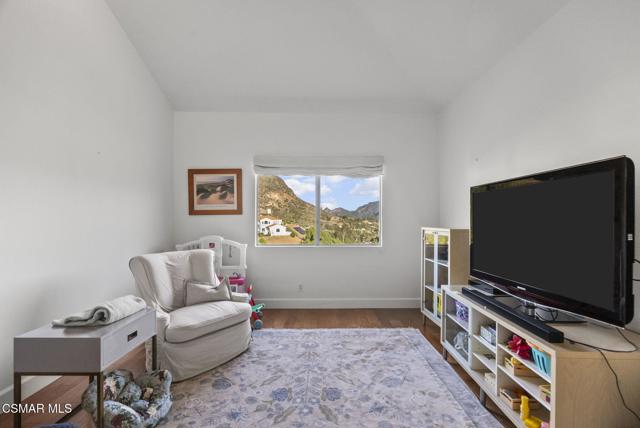 29845 Vista Del Arroyo, Agoura Hills CA: https://media.crmls.org/mediaz/3bb8cb8b-df5b-489b-b5ae-44989facf228.jpg