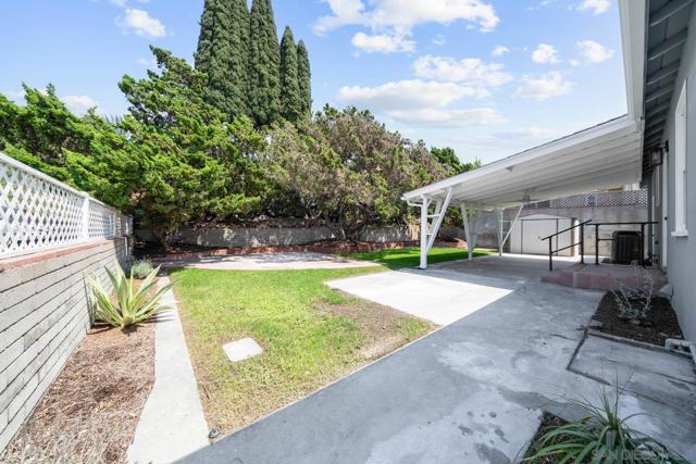 1663 Parrot St, San Diego CA: https://media.crmls.org/mediaz/3bb91861-0dd6-4728-96ab-f782652d0a20.jpg