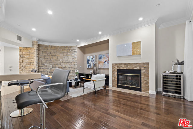 4848 Wilshire Boulevard, Los Angeles CA: https://media.crmls.org/mediaz/3bb950cf-02fb-42df-a655-90ba1a0193c8.jpg