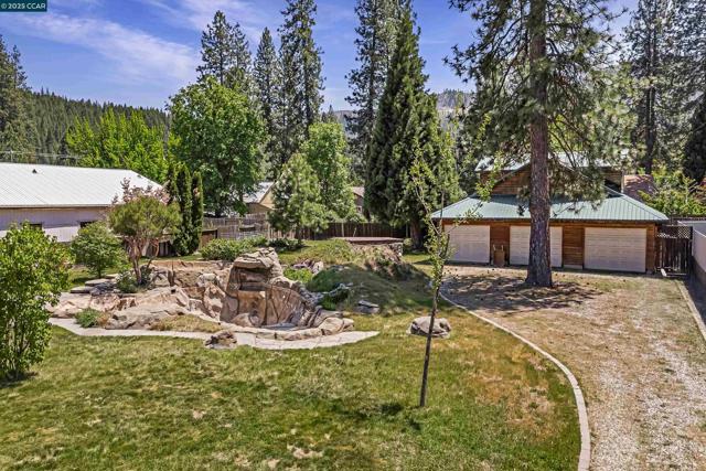 2266 E Main Street, Quincy CA: https://media.crmls.org/mediaz/3bb95181-4122-456e-8925-8e1c1d26e426.jpg