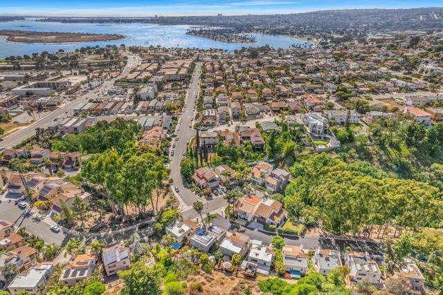 4533 Gesner St, San Diego CA: https://media.crmls.org/mediaz/3bb9b403-7451-41c1-8145-fa0149b6858a.jpg