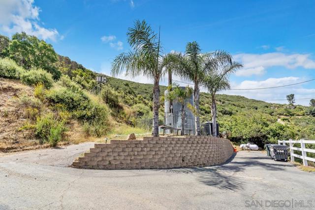22318 Casa De Carol, Ramona CA: https://media.crmls.org/mediaz/3bb9b77c-983e-46b5-8108-867bb46f5344.jpg