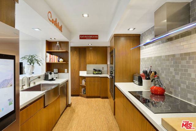 851 N Kings Road, West Hollywood CA: https://media.crmls.org/mediaz/3bba2915-7035-4ba7-8094-8d000c0c6c87.jpg