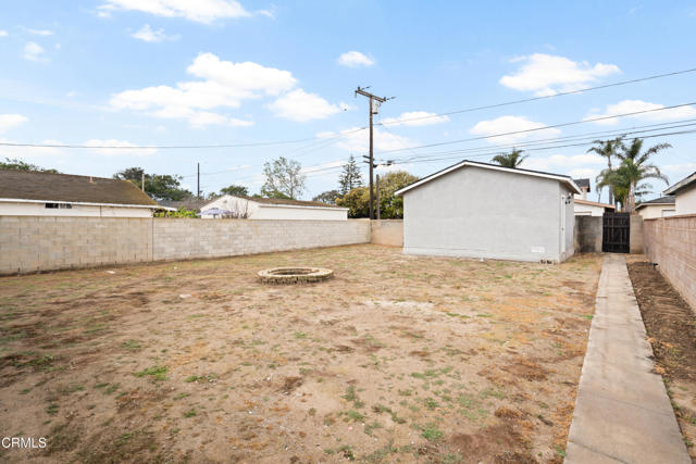 1257 S G Street, Oxnard CA: https://media.crmls.org/mediaz/3bba4706-656f-43a9-b2ea-d27818ce4de8.jpg