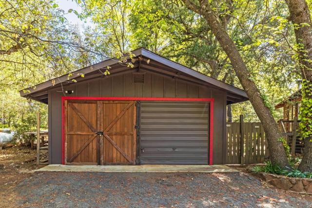 3131 Pera Alta Dr, Julian CA: https://media.crmls.org/mediaz/3bba7825-a2da-4837-b27a-d86ff0ff7ccd.jpg