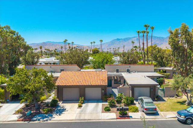 1901 Paseo Pelota, Palm Springs CA: https://media.crmls.org/mediaz/3bbb4b5a-aa74-476b-949a-7ccb9e5aebd8.jpg