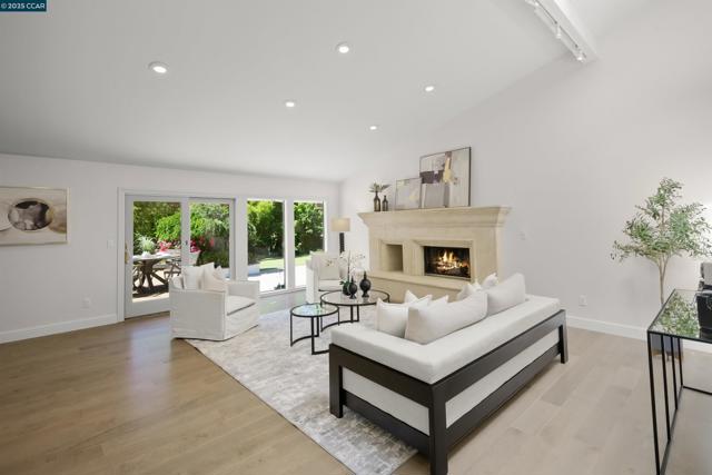 709 Liquidamber Pl, Danville CA: https://media.crmls.org/mediaz/3bbb92f1-a84d-4e53-b605-61c82e39d7c6.jpg