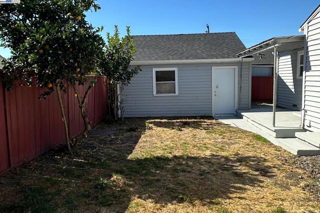 2441 Glenlock St, San Pablo CA: https://media.crmls.org/mediaz/3bbc2dd7-ad06-4316-a5a3-6718fa030595.jpg