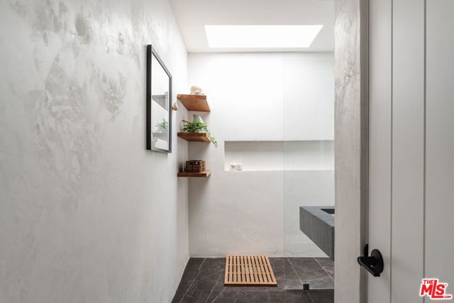 4128 Baywood Street, Los Angeles CA: https://media.crmls.org/mediaz/3bbc6ed1-4dd2-4327-9fea-32f42f1f7f34.jpg