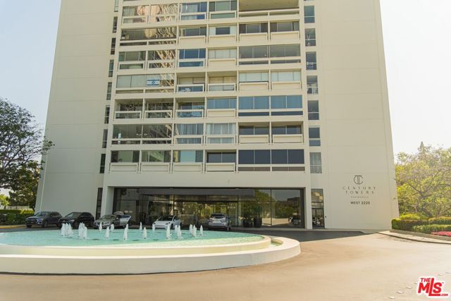 2220 Avenue Of The Stars, Los Angeles CA: https://media.crmls.org/mediaz/3bbcf798-06f1-4e25-8ffb-93698efdc2e4.jpg