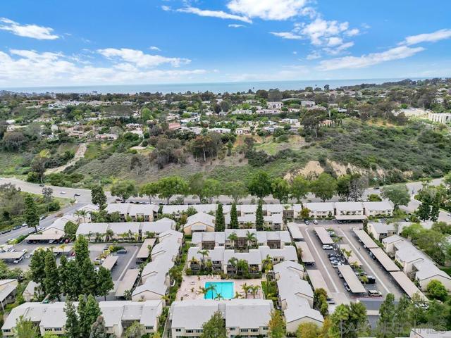 8644 Via Mallorca, La Jolla CA: https://media.crmls.org/mediaz/3bbd2f92-b4f4-4968-ae2a-992ec41ca549.jpg