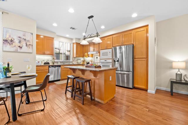 2165 Watermill Rd, San Ramon CA: https://media.crmls.org/mediaz/3bbdd500-2cfd-4bb3-8a4d-9a8f6494a86c.jpg