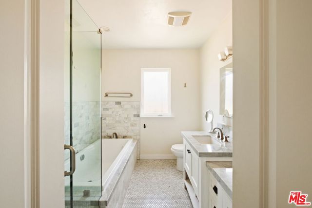 2468 Wellesley Avenue, Los Angeles CA: https://media.crmls.org/mediaz/3bbe09ba-384b-4c27-a294-538e8e2a767e.jpg