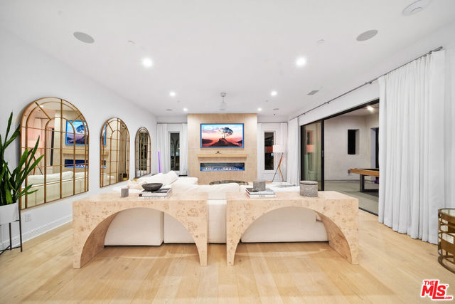 20216 W Albion Way, Porter Ranch CA: https://media.crmls.org/mediaz/3bbe85dd-6c16-4bf0-a8e7-b3b6e3cb2377.jpg