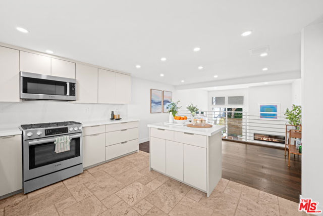 4800 La Villa Marina, Marina del Rey CA: https://media.crmls.org/mediaz/3bbe8809-e2ae-4184-828f-069498490ee4.jpg