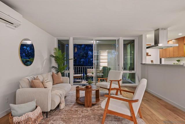 222 Quince St, San Diego CA: https://media.crmls.org/mediaz/3bbee860-6569-425a-b654-83e9123277a6.jpg
