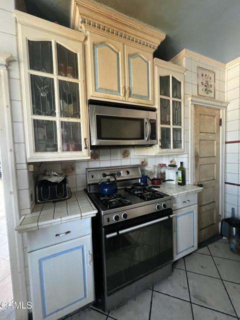 1324 Volney Drive, Los Angeles CA: https://media.crmls.org/mediaz/3bbf31df-590f-444d-acff-5e4879b1654d.jpg