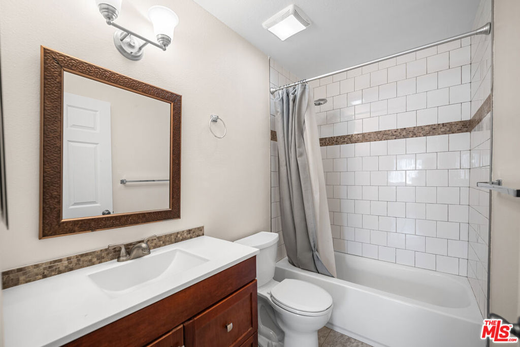 432 N Harvard Boulevard