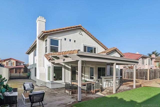664 Crescent Dr, Chula Vista CA: https://media.crmls.org/mediaz/3bbf56cd-3280-4d79-bc5e-3ba20f939013.jpg
