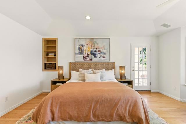 41 Regent Place, Palo Alto CA: https://media.crmls.org/mediaz/3bbfbd00-16ff-4ca3-92bb-7346c921543a.jpg