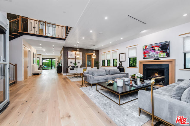 4365 Kraft Avenue, Studio City CA: https://media.crmls.org/mediaz/3bbfbfbc-f201-4c61-9d56-08cb15514a2e.jpg