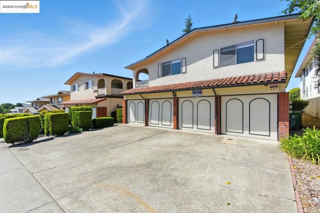 4336 Rilea Way, Oakland CA: https://media.crmls.org/mediaz/3bbff59a-362f-438a-a4f8-bfeb1098a5a1.jpg