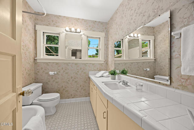 1722 Camden Avenue, South Pasadena CA: https://media.crmls.org/mediaz/3bc005aa-6c9e-4d21-b6e1-72947f362744.jpg