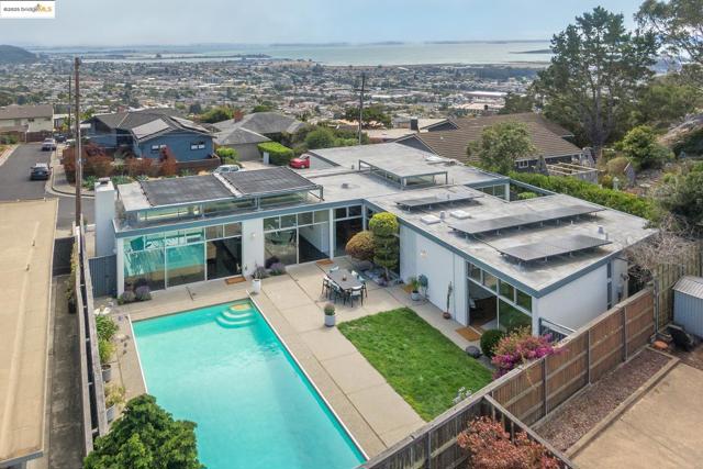 7145 View Ave, El Cerrito CA: https://media.crmls.org/mediaz/3bc054a7-bec7-4a2f-b58b-829d9f7880e0.jpg