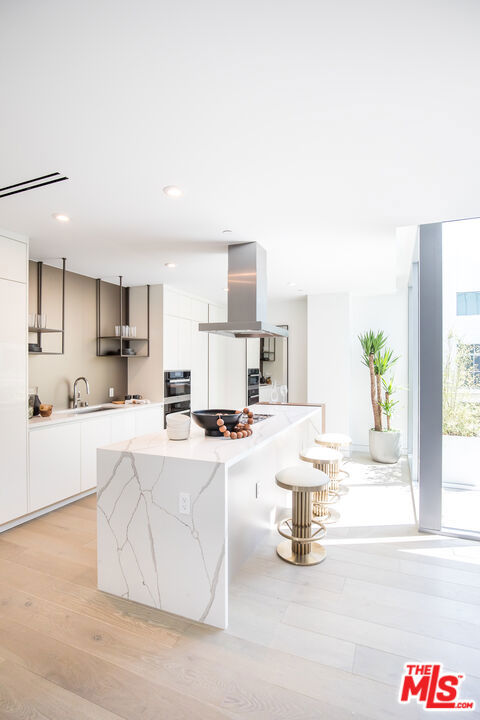 8600 Wilshire Boulevard, Beverly Hills CA: https://media.crmls.org/mediaz/3bc06d5a-d4ea-4d1e-a862-47bd87daedfc.jpg