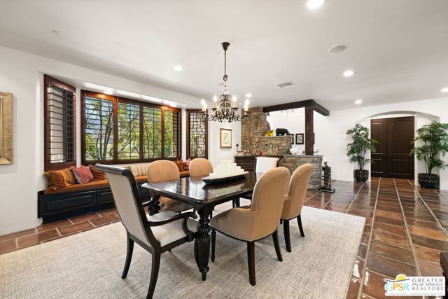 248 E Palo Verde Avenue, Palm Springs CA: https://media.crmls.org/mediaz/3bc08e45-fa22-4f3d-a54b-673a21d1d47f.jpg