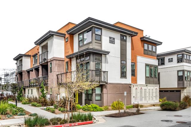 133 Waters Park Circle, San Mateo CA: https://media.crmls.org/mediaz/3bc0915b-a41c-440e-be70-7fd99389ecdf.jpg