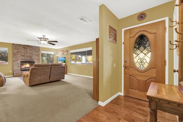 11152 Toyon Hill, Lakeside CA: https://media.crmls.org/mediaz/3bc111ed-ec21-49f0-88f3-bf20b62acce8.jpg
