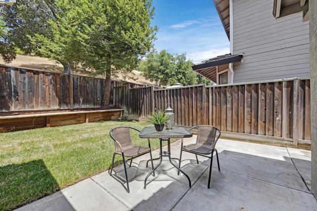 2227 Foxhill Drive, Martinez CA: https://media.crmls.org/mediaz/3bc1f5d9-0dd6-4f88-ac5f-2c8945b87454.jpg