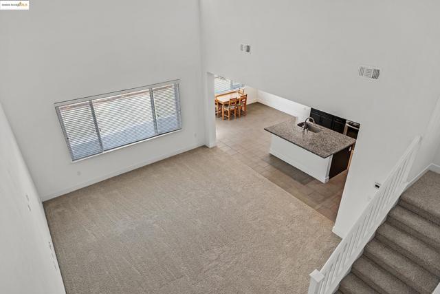18499 Lewiston Dr, Lathrop CA: https://media.crmls.org/mediaz/3bc298d2-8bbb-472c-b6a8-615599c2f342.jpg