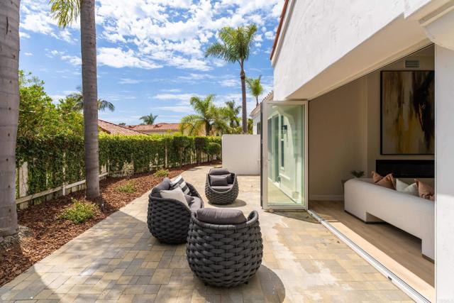 Detail Gallery Image 32 of 46 For 14004 Calle Venecia, San Diego,  CA 92130 - 4 Beds | 2/1 Baths