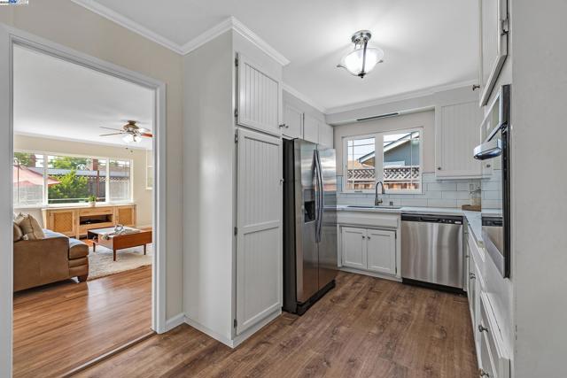 5266 Troy Ave, Fremont CA: https://media.crmls.org/mediaz/3bc306b8-a468-4854-80cf-6a89966c236c.jpg