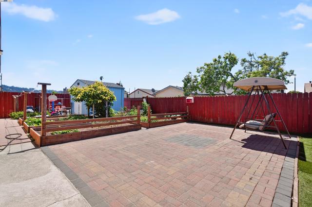 4300 Berk Ave, Richmond CA: https://media.crmls.org/mediaz/3bc34d6e-a3d3-48df-93b8-9fe4e57ae764.jpg