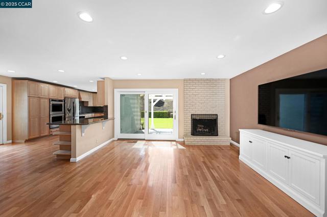 87 Molokai Ct, San Ramon CA: https://media.crmls.org/mediaz/3bc36f64-8e36-4b6e-affc-c4920ee1afbd.jpg