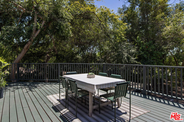 1327 Brampton Road, Los Angeles CA: https://media.crmls.org/mediaz/3bc385e6-e36e-423b-9c81-75562c080913.jpg