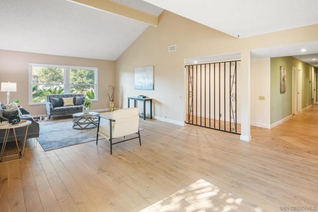 7945 Shadow Hill Dr, La Mesa CA: https://media.crmls.org/mediaz/3bc38a46-3c39-4d25-a3bb-5c767c4e0f78.jpg