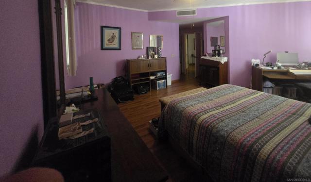 4701 Date, La Mesa CA: https://media.crmls.org/mediaz/3bc454ba-6d23-46eb-a6ef-69d7531c514e.jpg
