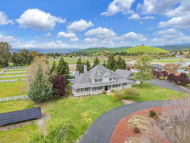 560 Tevis Trail, Hollister CA: https://media.crmls.org/mediaz/3bc46ab3-cd2c-4014-824c-de54eccd6b3e.jpg