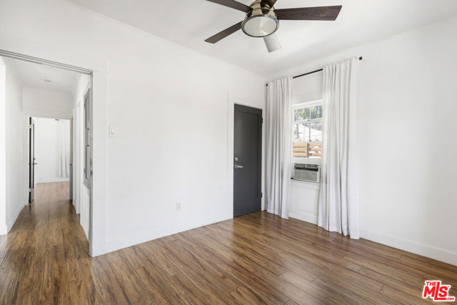 1404 Maltman Avenue, Los Angeles CA: https://media.crmls.org/mediaz/3bc5040d-e6a6-42a1-83ef-6df7e0dce9b0.jpg