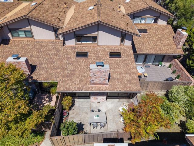 1230 Ballena Blvd, Alameda CA: https://media.crmls.org/mediaz/3bc662d4-c161-4093-9b3a-013f4ba6f3d4.jpg