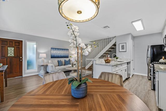 2207 Segundo Ct, Pleasanton CA: https://media.crmls.org/mediaz/3bc69d78-f4ed-4460-8e30-8d35536ca855.jpg