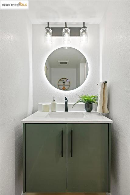 1130 Richmond ST, El Cerrito CA: https://media.crmls.org/mediaz/3bc69d79-b310-47b1-b8ee-db8289d75f74.jpg