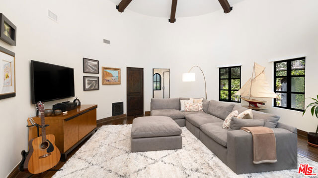 23806 Malibu Crest Drive, Malibu CA: https://media.crmls.org/mediaz/3bc6d8fb-ecdb-40ad-9b30-dea235ac7867.jpg