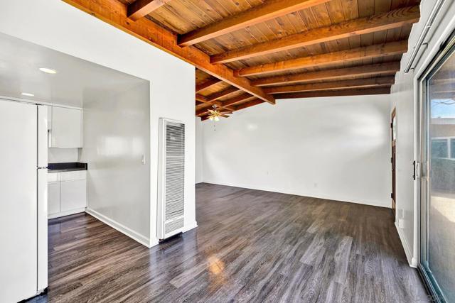 328 30 9th St, Del Mar CA: https://media.crmls.org/mediaz/3bc71e4c-6a04-48e1-a3ad-1ebb44684bd8.jpg