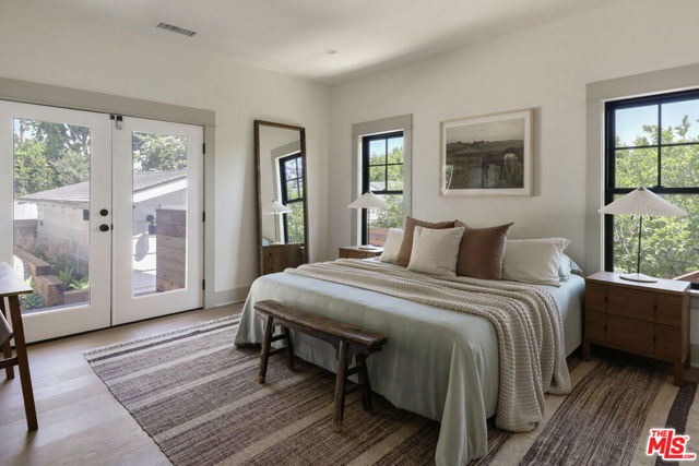 1644 Golden Gate Avenue, Los Angeles CA: https://media.crmls.org/mediaz/3bc734bd-5e36-413c-8570-0c015b5dabb7.jpg
